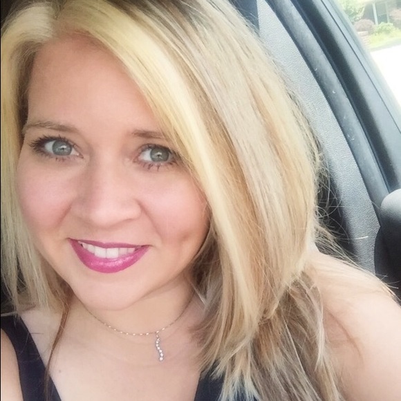 Profile Picture of Allison Muehling (@jacze61403) on Poshmark