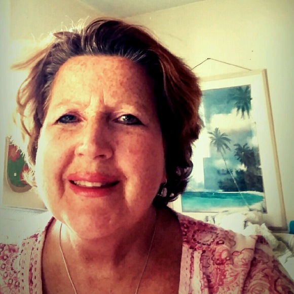 Profile Picture of Laurie Tompkins (@lt4567) on Poshmark