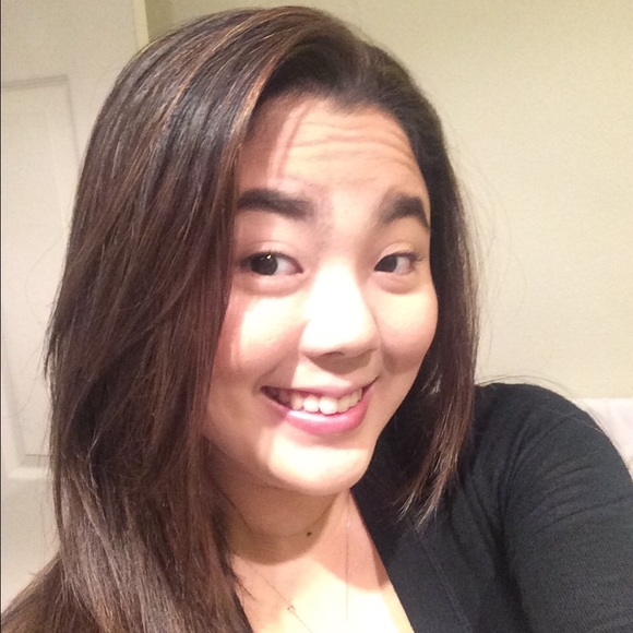 Profile Picture of Jan Yoshimura (@janyoshi) on Poshmark