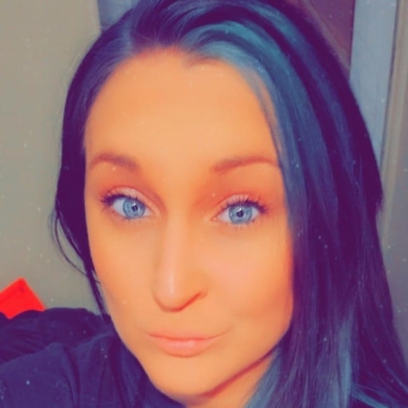 Profile Picture of Christina Tofte (@tofte51990) on Poshmark