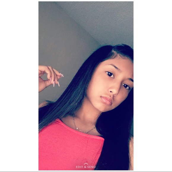 Profile Picture of Daniela Coronado (@daniiela_aa) on Poshmark
