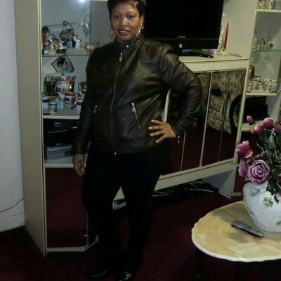 Profile Picture of Paula Desouza (@paulaset44) on Twitter