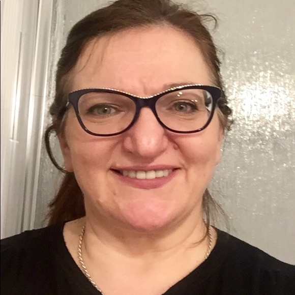 Aneta Rzeszutko - Poshmark Profile Picture of Aneta Rzeszutko (@arzeszut) on Poshmark