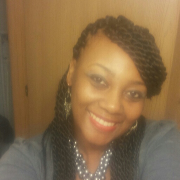 Profile Picture of Keatha Lynch (@keathah) on Poshmark
