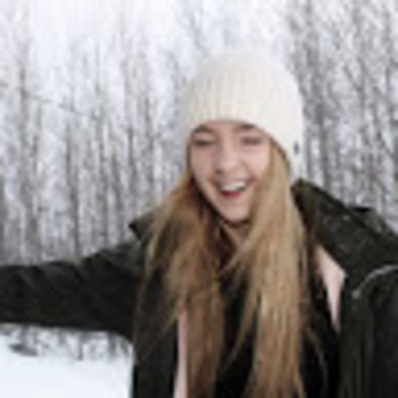Profile Picture of Katie Carvell (@katiecarvell) on Poshmark