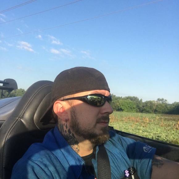 Profile Picture of Kevin Whitenack (@kevinwhitenack) on Poshmark