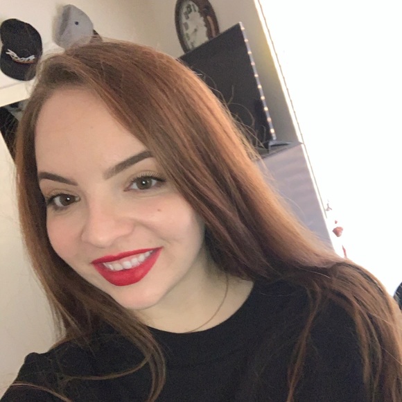 Profile Picture of Kayla Semkiw (@kaysemkiw) on Poshmark