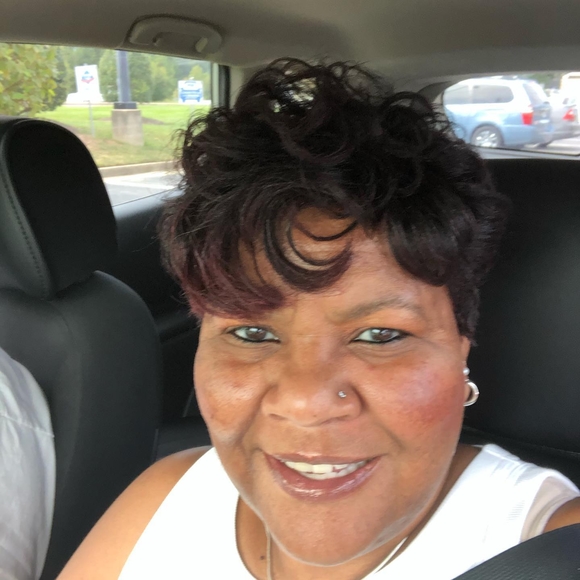 Profile Picture of Stephenia Beverly-gallion (@stepheniab) on Poshmark