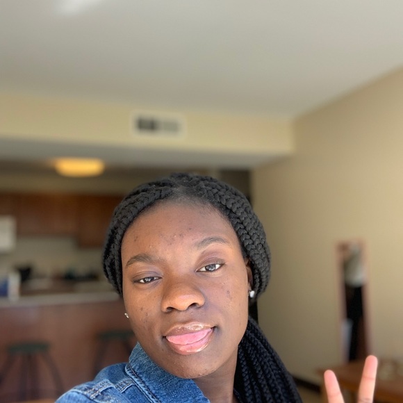 Profile Picture of Chyra Patterson (@chylauren820) on Poshmark