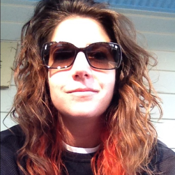 Profile Picture of Jacquelyn Gianios (@jackie3g) on Poshmark