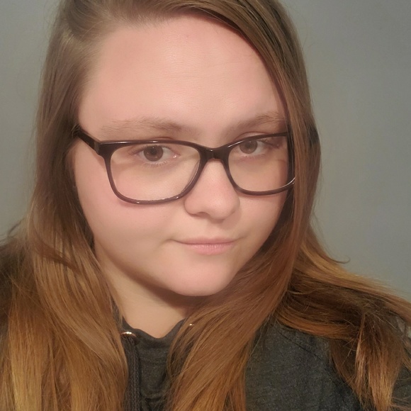 Profile Picture of Tina Epp (@tina_epp) on Poshmark