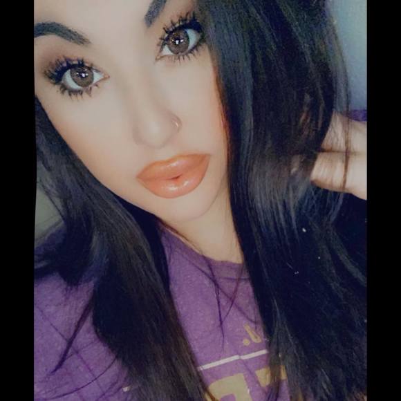 Profile Picture of Hannah Rose (@hannahcheri1997) on Poshmark