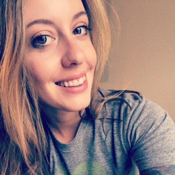 Nicole Teegarden - Poshmark Profile Picture of Nicole Teegarden (@soulhappy27) on Poshmark