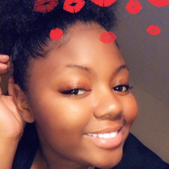 Profile Picture of Andrea Wesley (@dreababy18) on Poshmark