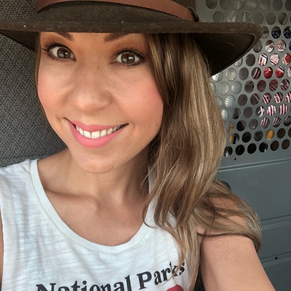 Profile Picture of Meredith Reeves (@meredith_reeves) on Poshmark