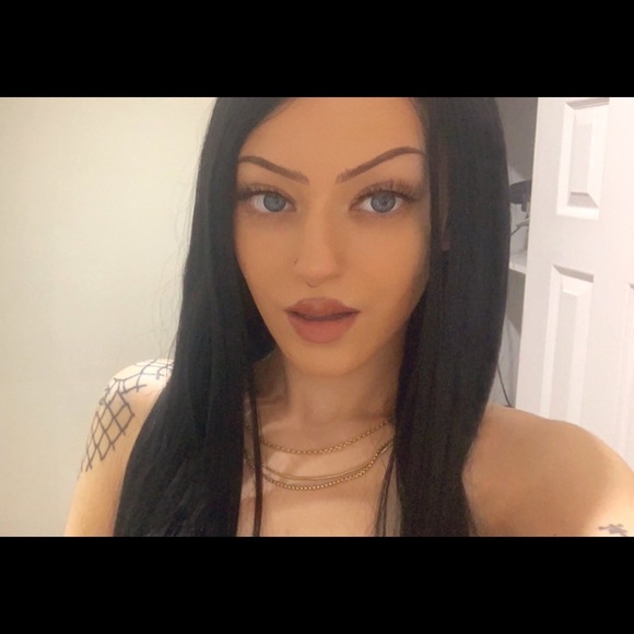 Profile Picture of Danielle Dimitroff (@lilvalkyrie) on Poshmark