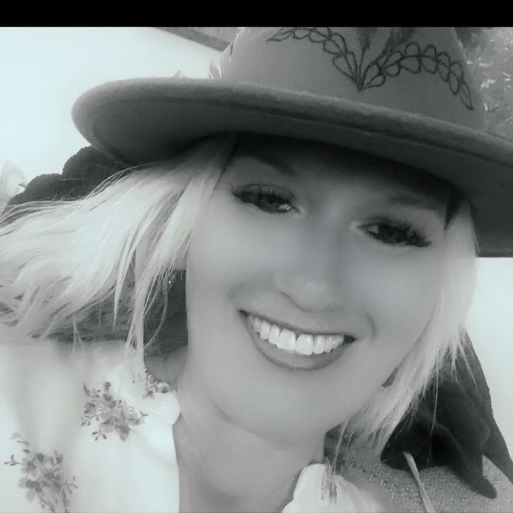 Profile Picture of Robin (@robinguyll1) on Tiktok