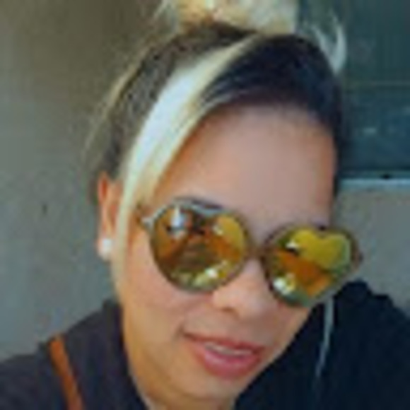 Profile Picture of Diana Mustelier (@mustelierdiana1) on Poshmark