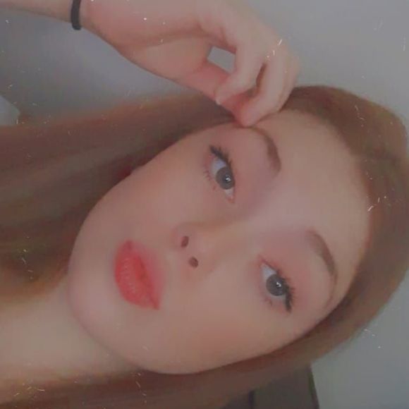 Profile Picture of Hailey beatrice Bloom (@heavenleyds) on Poshmark