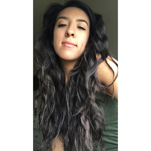 Profile Picture of Paula Gonzalez (@paula_g25) on Poshmark