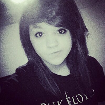 Profile Picture of Alice In Neverland. (@hugs_for_drugs) on Twitter