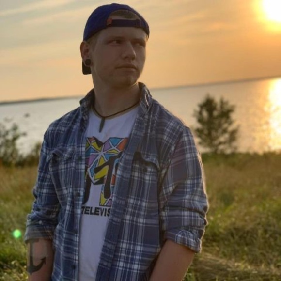 Profile Picture of Borel Borel (@tuggabear3232) on Poshmark