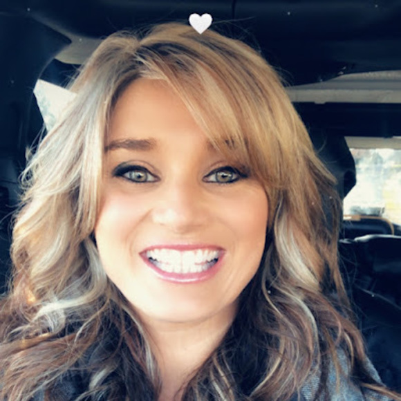 Profile Picture of Betsy Adamson (@bizzie143) on Poshmark