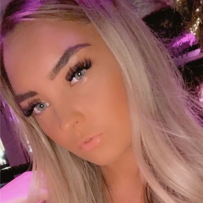 Profile Picture of 𝐸𝓁𝓁𝒾𝑒 𝒢𝓇𝒶𝒸𝑒 𝒫𝑒𝒶𝓇𝓈𝑜𝓃 💖♕. (@_ElliePea) on Twitter
