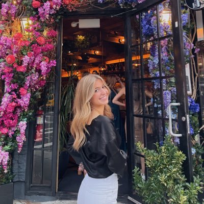 Profile Picture of Nicole Benson (@nicolebenson21) on Twitter