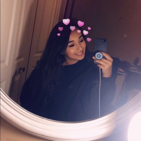 Profile Picture of Jamylett Blanco (@jamylettblancoo) on Poshmark