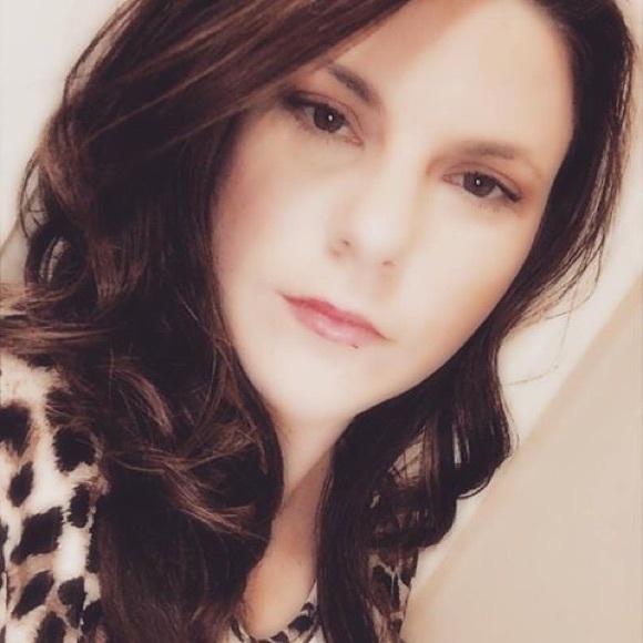 Profile Picture of Dava Prator (@davapope) on Poshmark