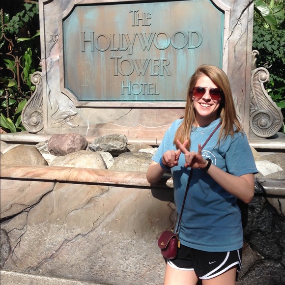 Profile Picture of Anne Janulis (@annejanulis) on Poshmark