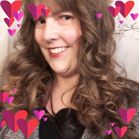 Profile Picture of Angela Mcclung holcomb (@adhshop5) on Poshmark
