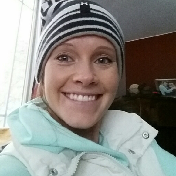 Profile Picture of Lacey Block (@laceyblock) on Poshmark