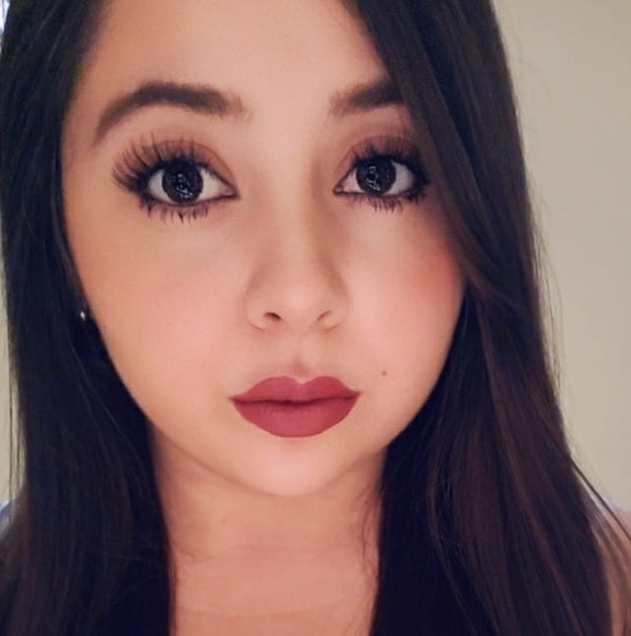 Profile Photo of Krizel Cruz-espinoza (@cruz_krizel) on Poshmark