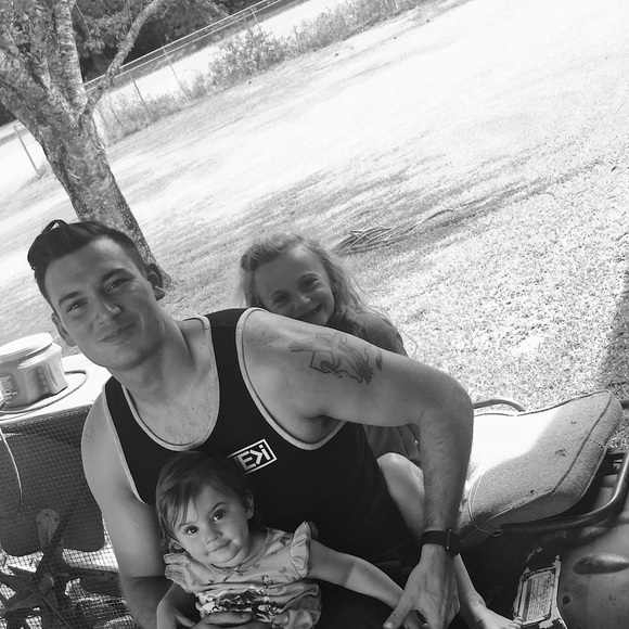 Profile Picture of Dustin Ragan (@dstnragan) on Poshmark