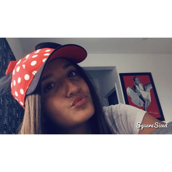 Profile Picture of Devonna Rublacava (@devonna10) on Poshmark