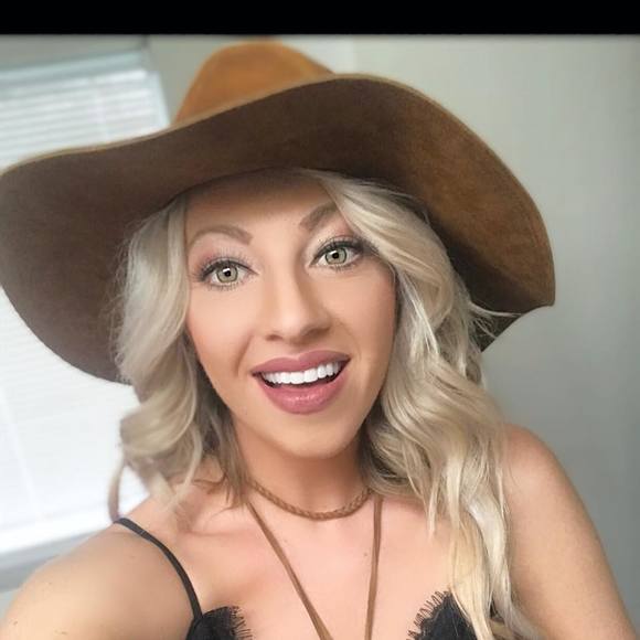 Profile Picture of Shelby Jensen-scardino (@shelbyjensen224) on Poshmark