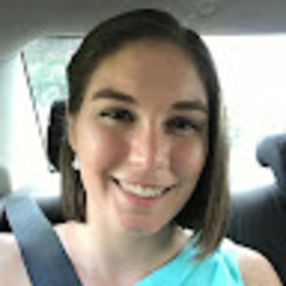 Profile Picture of Lisa Hebert (@lisahebert685) on Poshmark