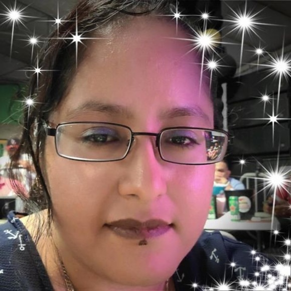 Profile Picture of Sandy Barrera (@sandybarrera501) on Poshmark