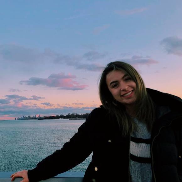 Profile Picture of Lauren Feiges (@loveyy13) on Poshmark