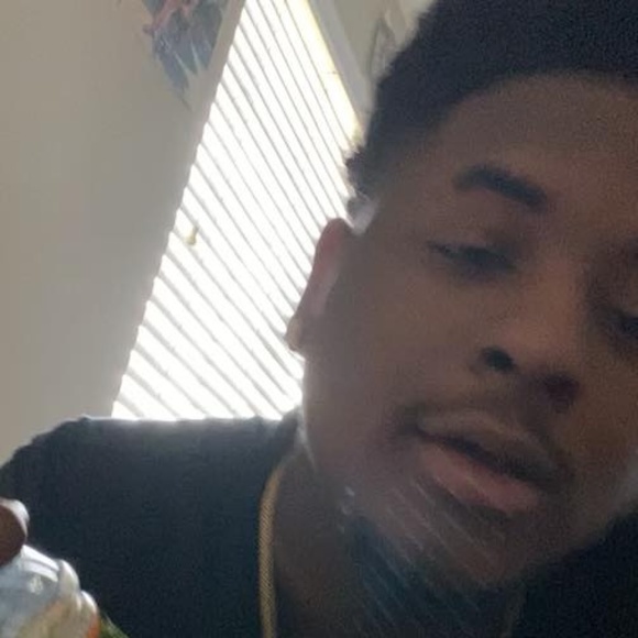 Profile Picture of Amarion Maeshack (@amarionmaeshack) on Poshmark