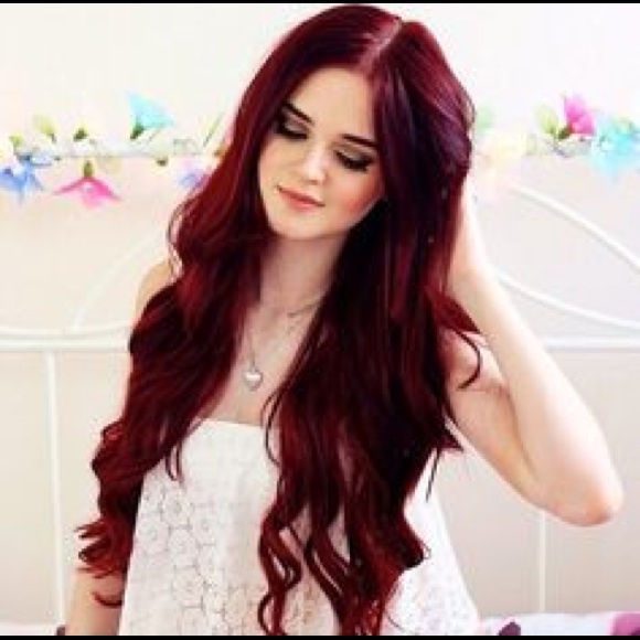 Profile Picture of Julia Figueiredo (@juliajules) on Poshmark