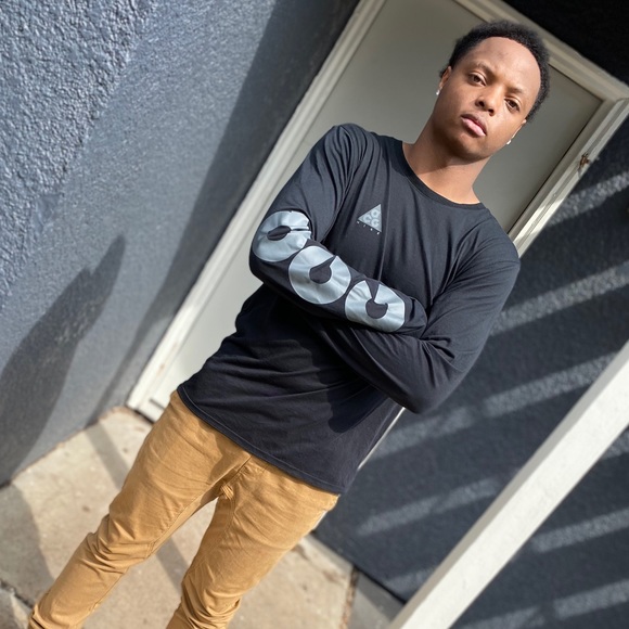 Profile Picture of Diontae Mccoy (@diiontae) on Poshmark