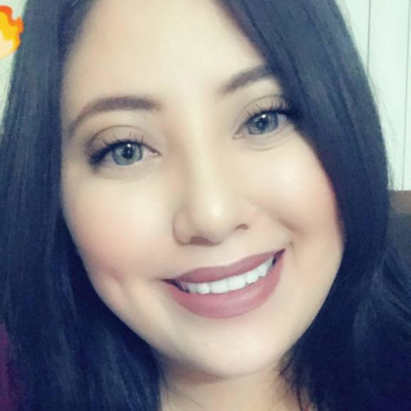Profile Picture of Edee Lopez (@edeechow) on Poshmark