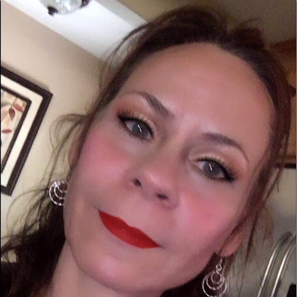 Profile Picture of Janet Walotka (@funjan) on Poshmark