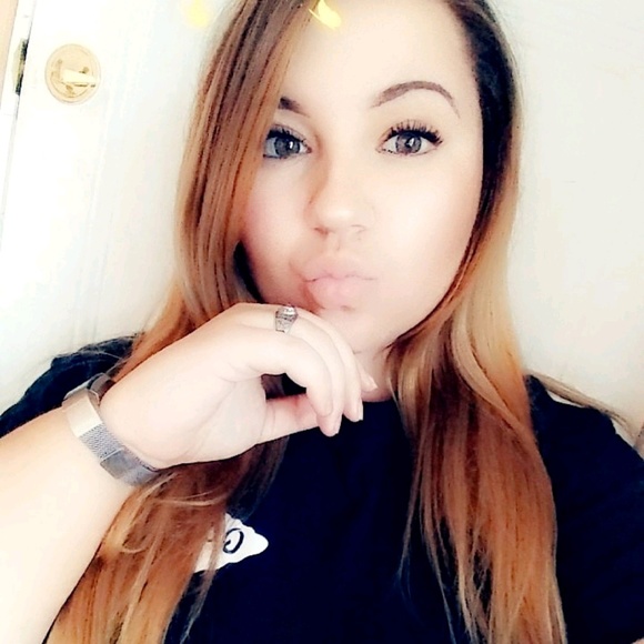 Terri Statham - Poshmark Profile Picture of Terri Statham (@terrinstat) on Poshmark