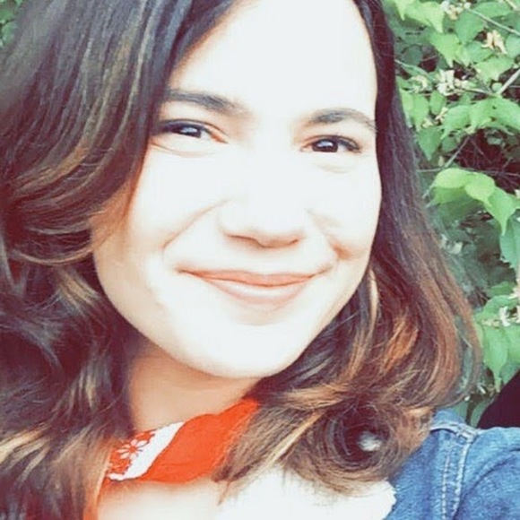 Profile Picture of Hannah Seligson (@hseligson1) on Poshmark