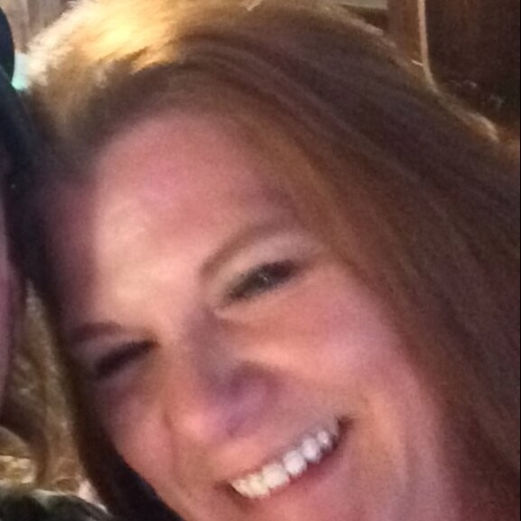 Profile Picture of Chrissie Cusick (@chrissiecusick) on Poshmark