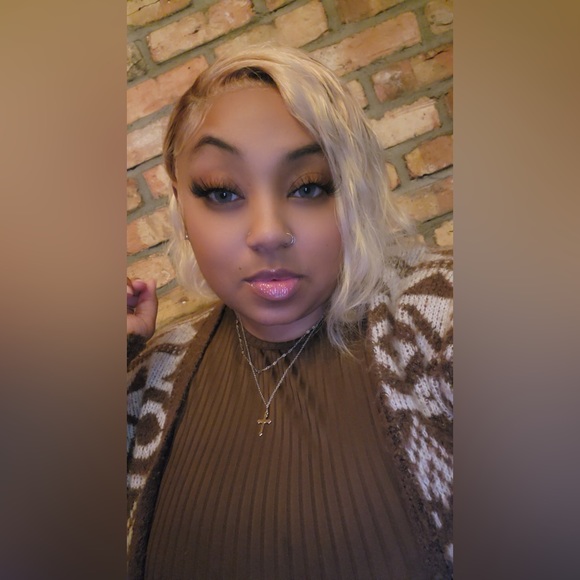 Profile Picture of Aunya Outlaw (@derieanaoutlaw) on Poshmark